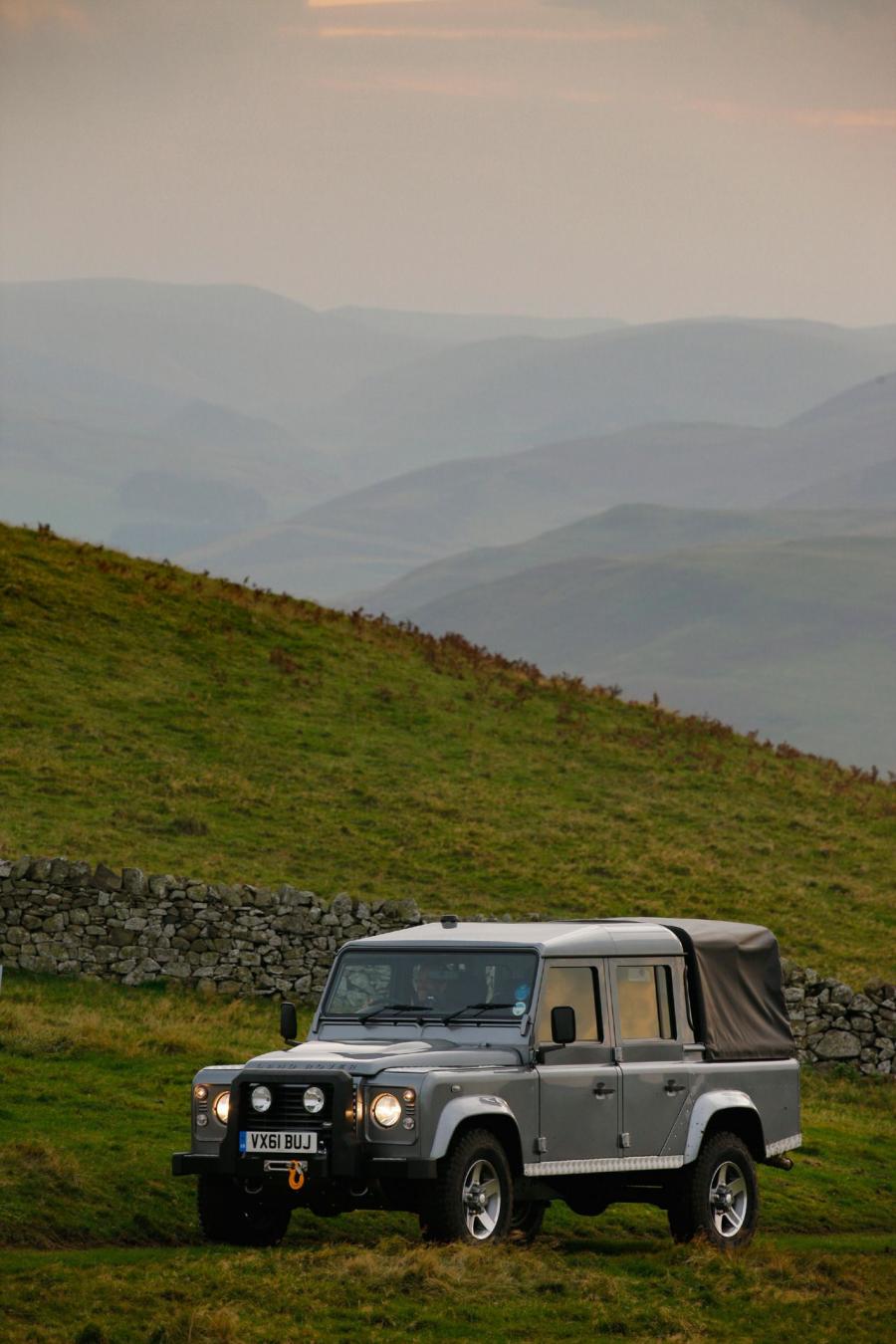  Land Rover Defender 110 Double Cab Pickup 2012 года  (фото 4 из 4)
